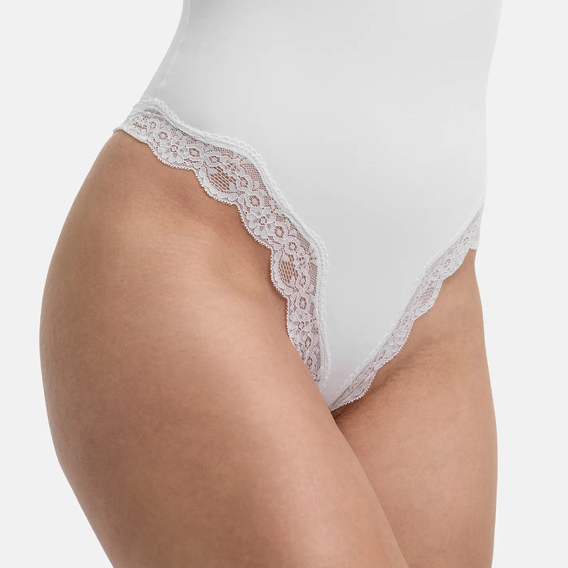 String-Body mit Spitze
